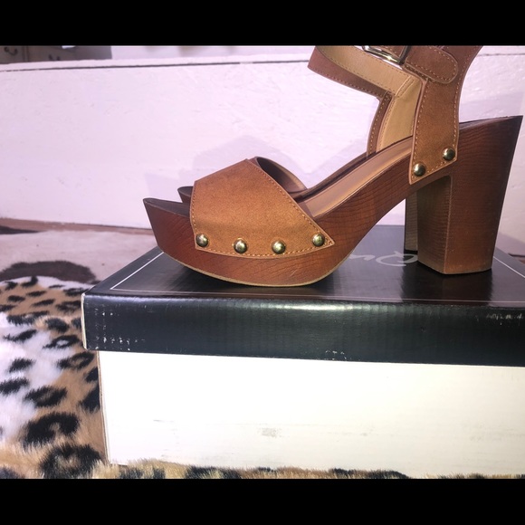 Heels - Picture 2 of 3